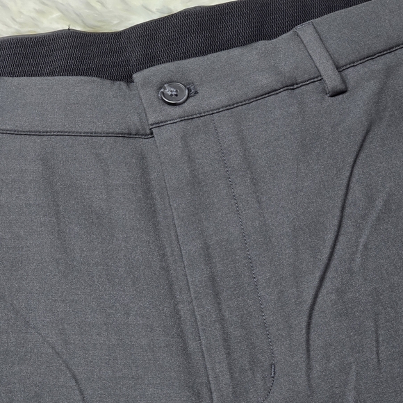 Greg Norman Performance Shorts. Stretch. Moisture wicking. Size 36. nwt - Picture 2 of 6